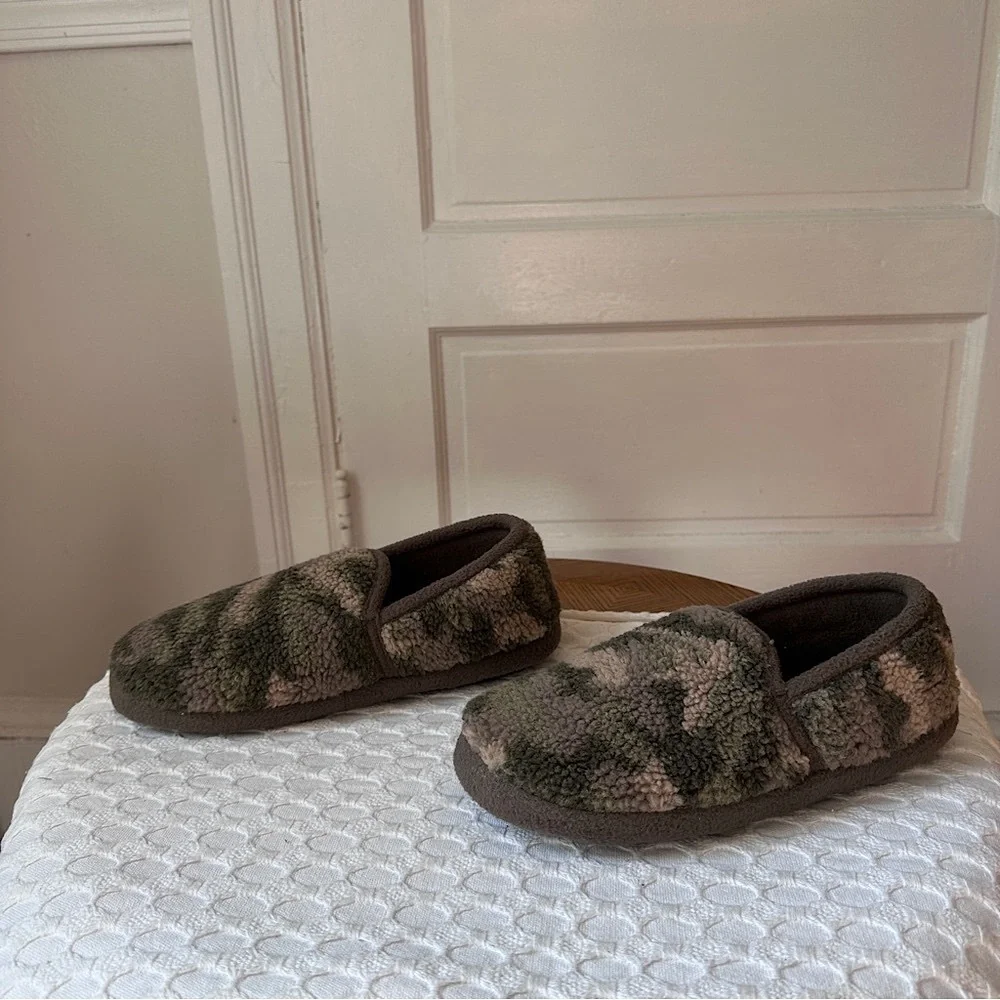 3/$20💥‎ Camouflage Fleece Slippers Kids Sz 6 Cozy Wonder Nation NWOT Loungewear